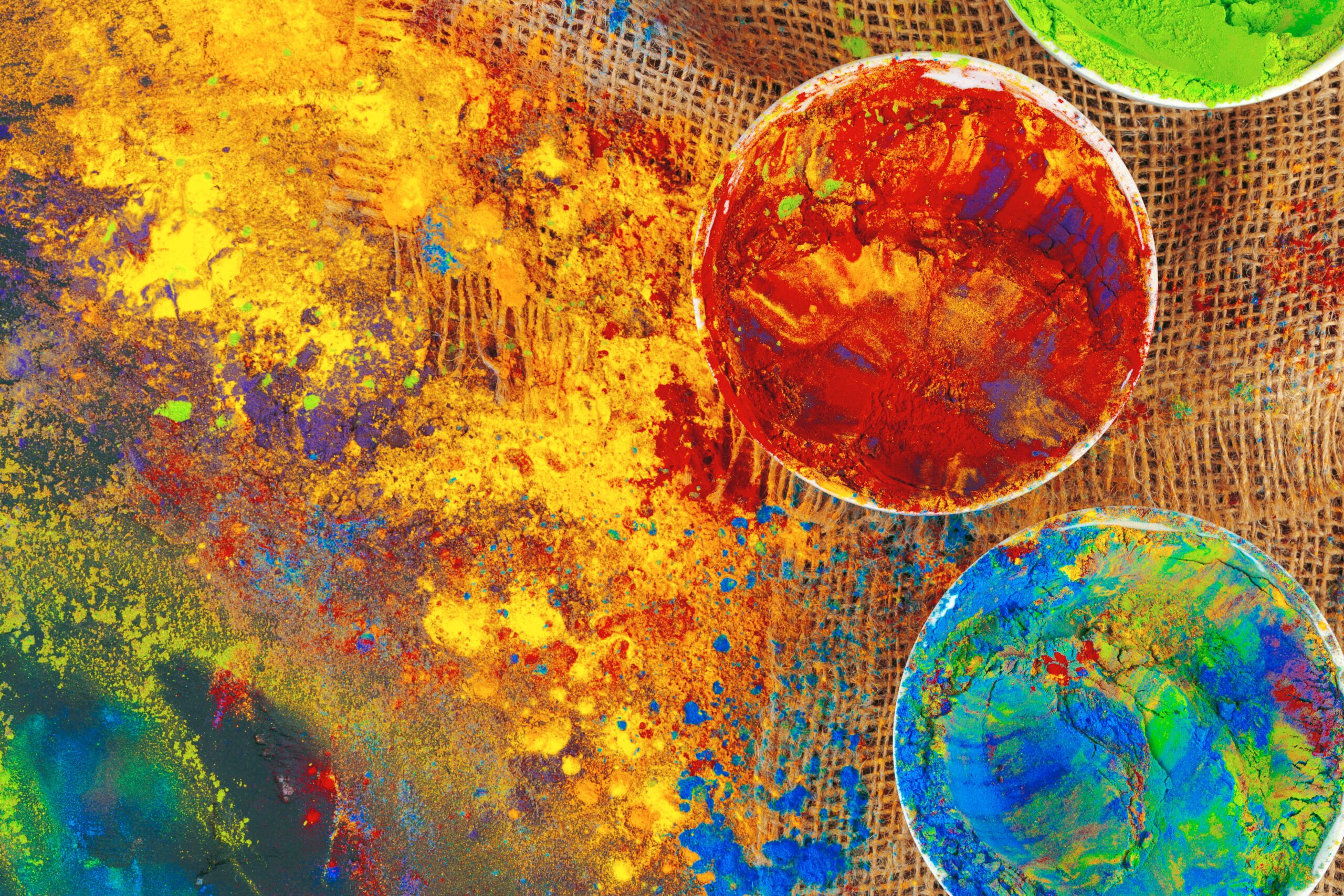 contextualização do evangelho. Bowls com tintas de diferentes cores misturadas, formando uma linda arte